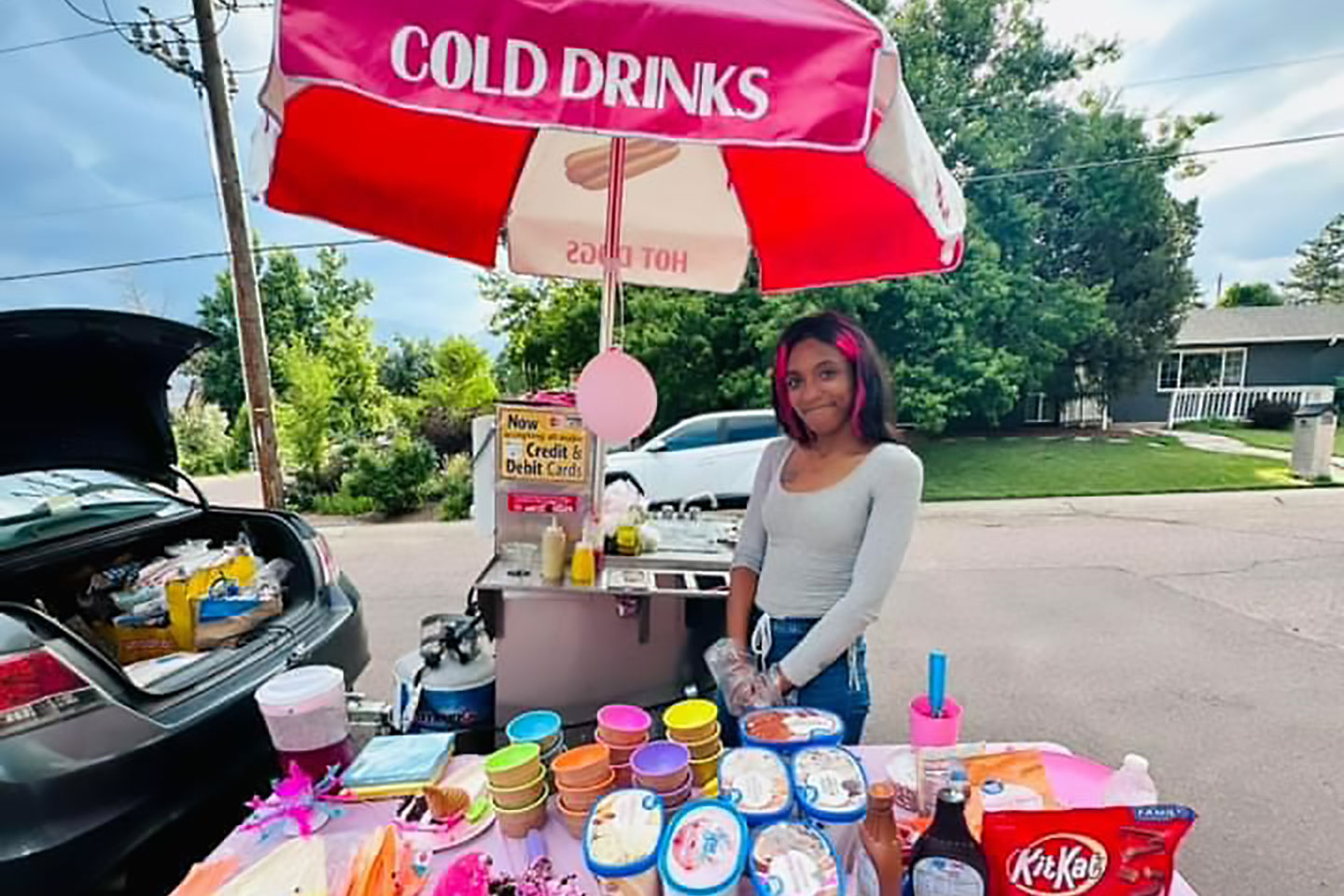 Shay's Snacks is a mobile hotdog and street food. She also caters other foods & holiday meals for parties, corporate, etc. She is a young mother of two children.
https://www.facebook.com/profile.php?id=100091515900216