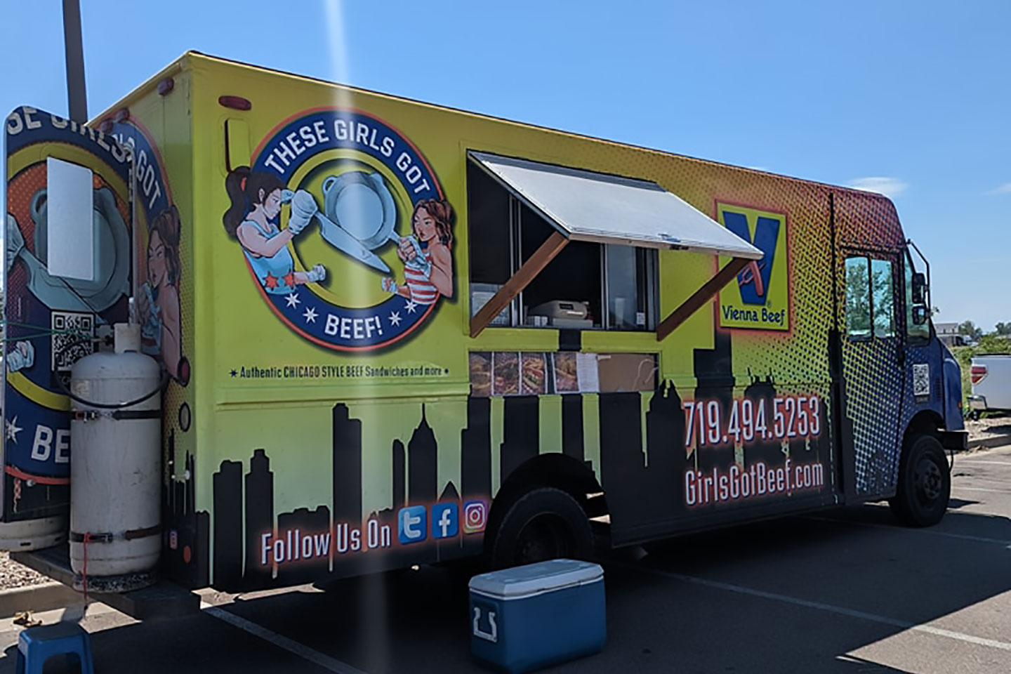 These Girls Got Beef is a woman-owned food truck serving authentic Chicago style beef sandwiches and Vienna beef dogs in Colorado Springs. https://www.facebook.com/girlsgotbeef/
